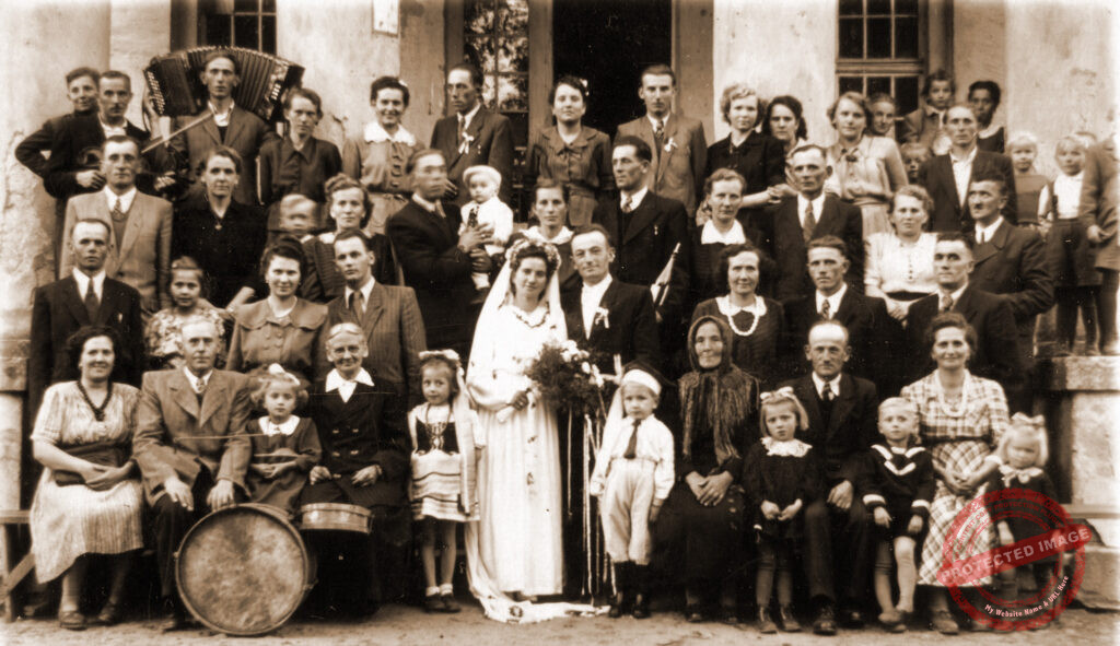 Józef Jędraszak - siedzi drugi z lewej (zdjęcie udostępnił Andrzej Jędraszak)