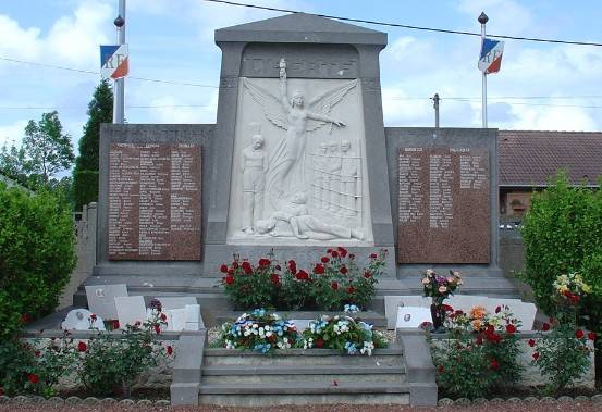 Leon Urbaniak - wymieniony jako ofiara wojny na pomniku w Carvin we Francji