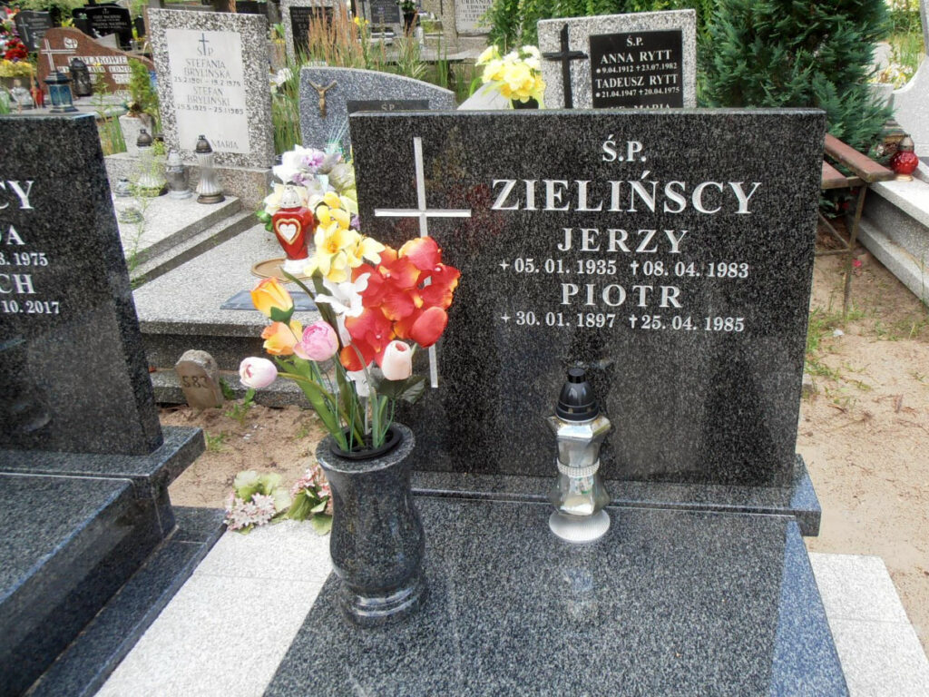 Piotr Zieliński - cmentarz witomiński w Gdyni
(zdjęcie udostępnił Remigiusz Maćkowiak)