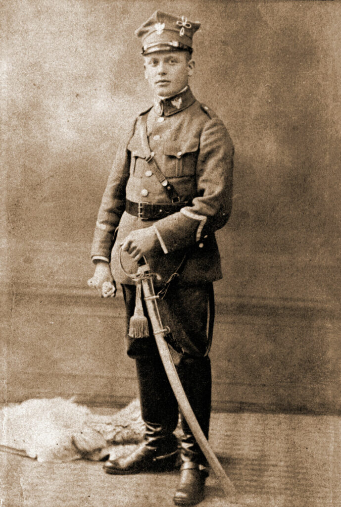 Aleksander Tomaszewski w mundurze podporucznika Armii Wielkopolskiej (Toruński Pułk Strzelców) ok 1919/1920 r. (zdjęcie udostępnił Adam Stanisław Kaczmarek)