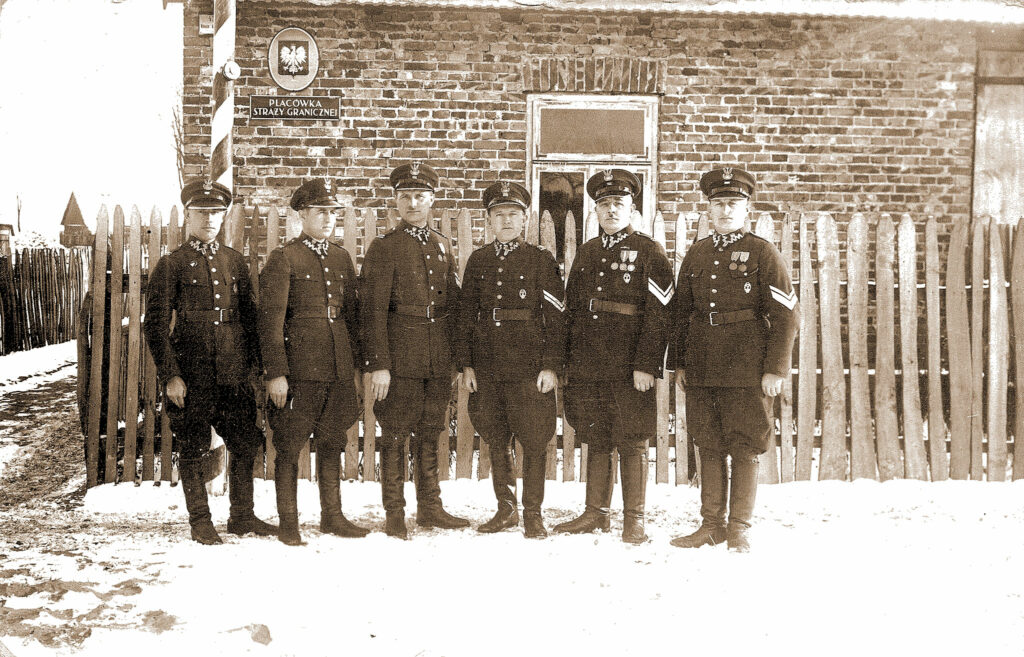 Strażnicy graniczni z placówki w Praszce lata 30-te
(zdjęcie udostępnił Błażej Janiszewski)