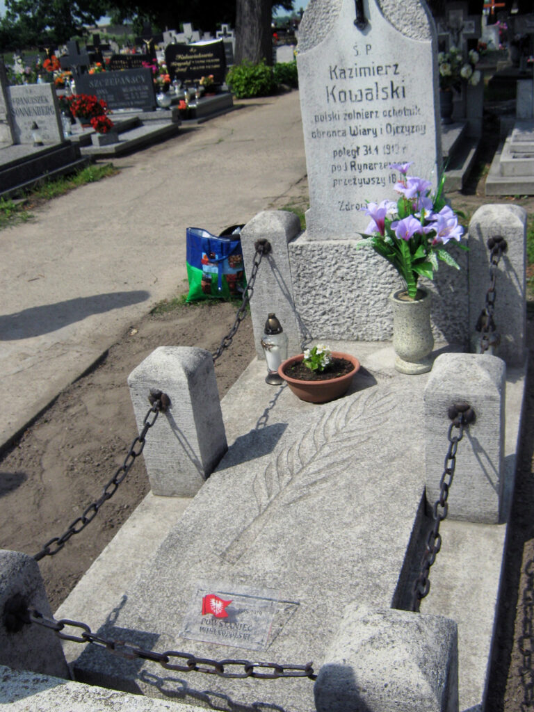 Kazimierz Kowalski - cmentarz parafialny w Marzeninie
(zdjęcie udostępnił Remigiusz Maćkowiak)