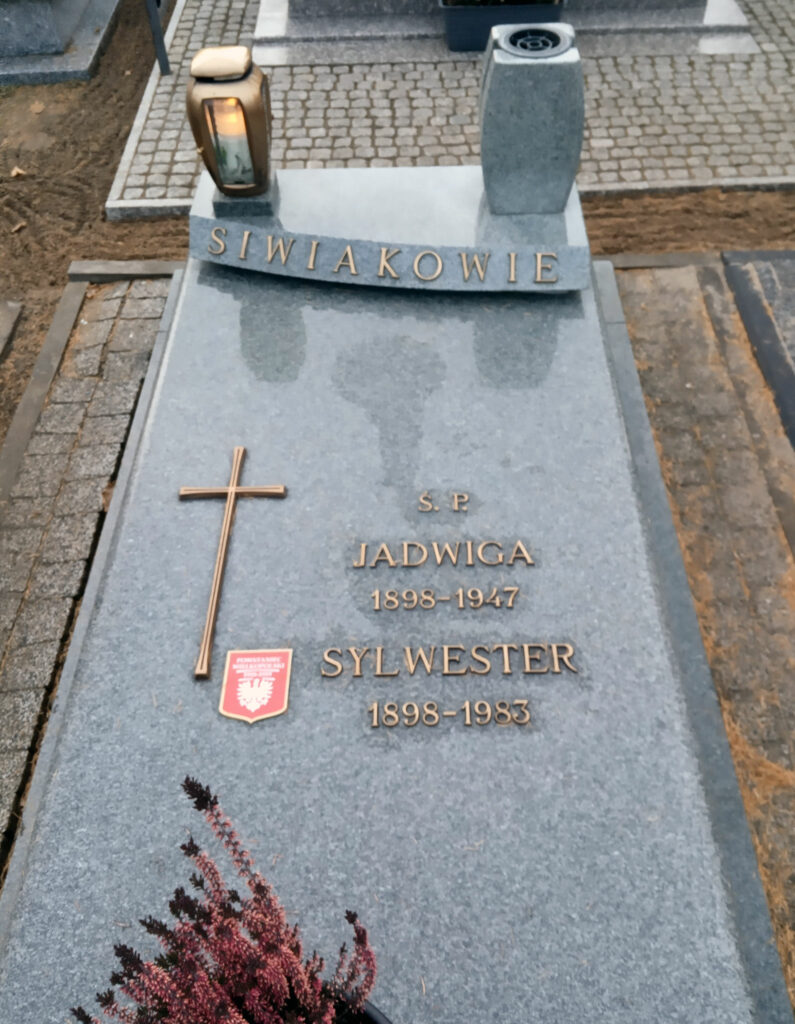 Sylwester Siwiak - cmentarz komunalny we Wrześni (nowy pomnik)
(zdjęcie udostępnił Remigiusz Maćkowiak)