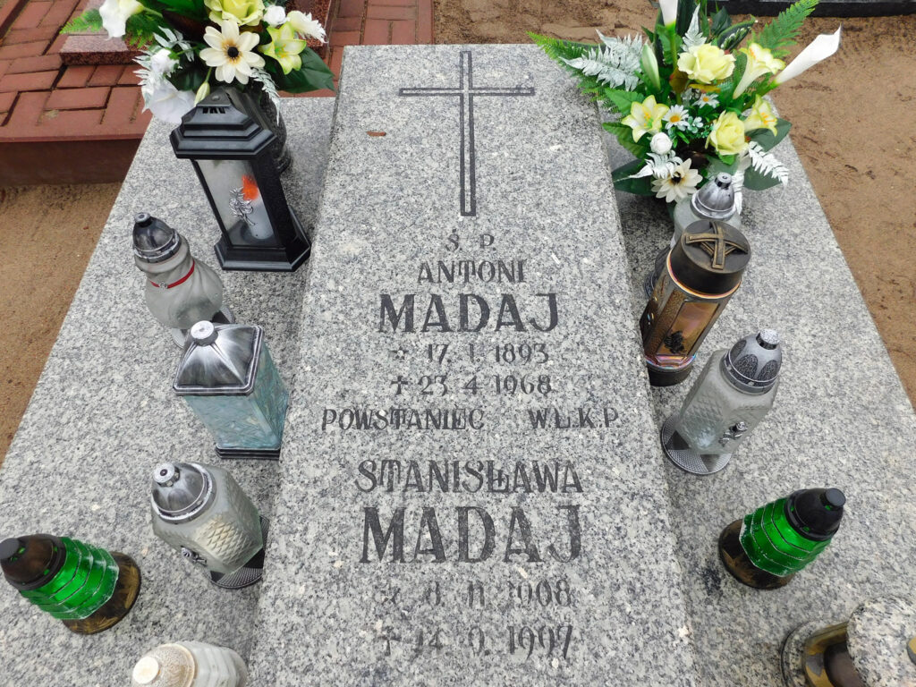 Antoni Madaj - cmentarz parafialny w Nekli
(zdjęcie udostępnił Remigiusz Maćkowiak)