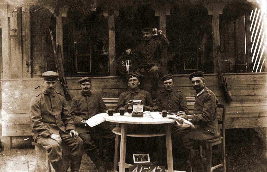 Stanisław Gabała - siedzi drugi od prawej (zdjęcie udostępnił Michał Pawełczyk)