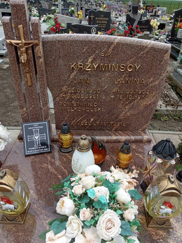 Jan Krzymiński - cmentarz parafialny w Marzeninie (nowy nagrobek)
(zdjęcie udostępnił Remigiusz Maćkowiak)