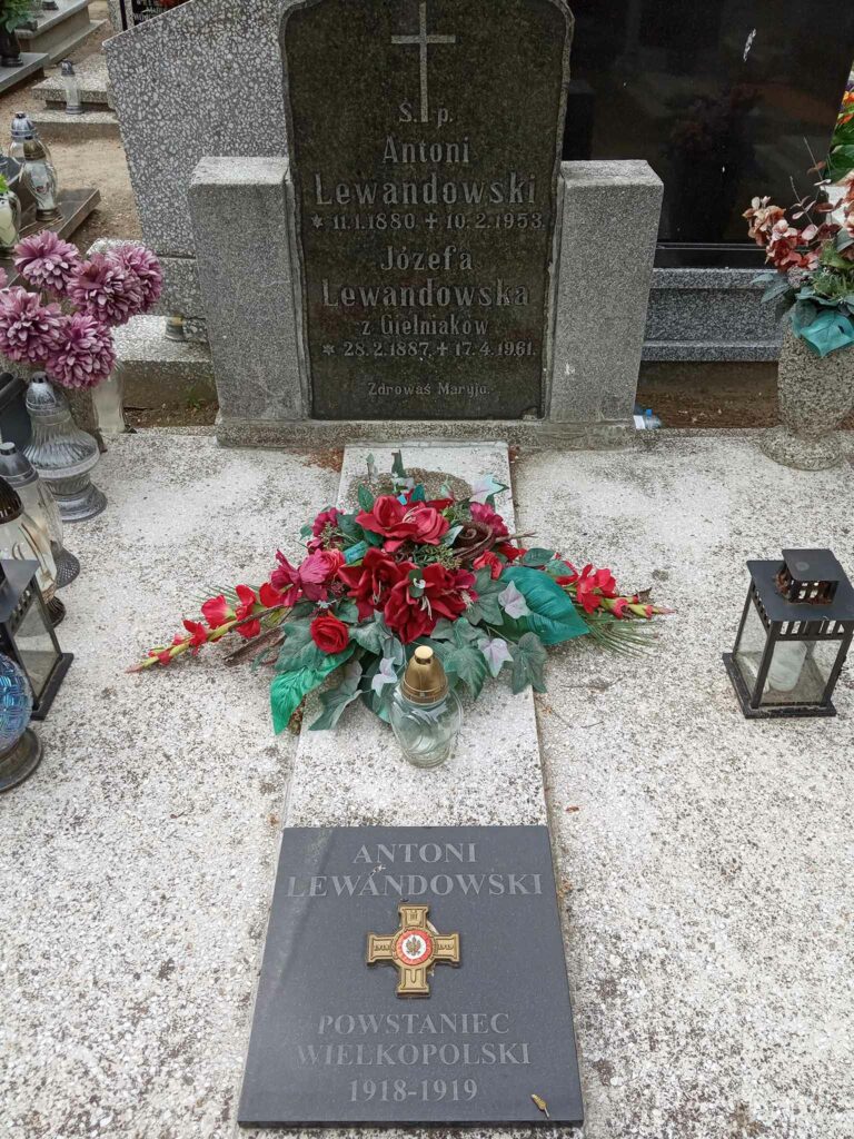 Antoni Lewandowski - cmentarz parafialny w Środzie Wielkopolskiej (zdjęcie udostępnił Remigiusz Maćkowiak)