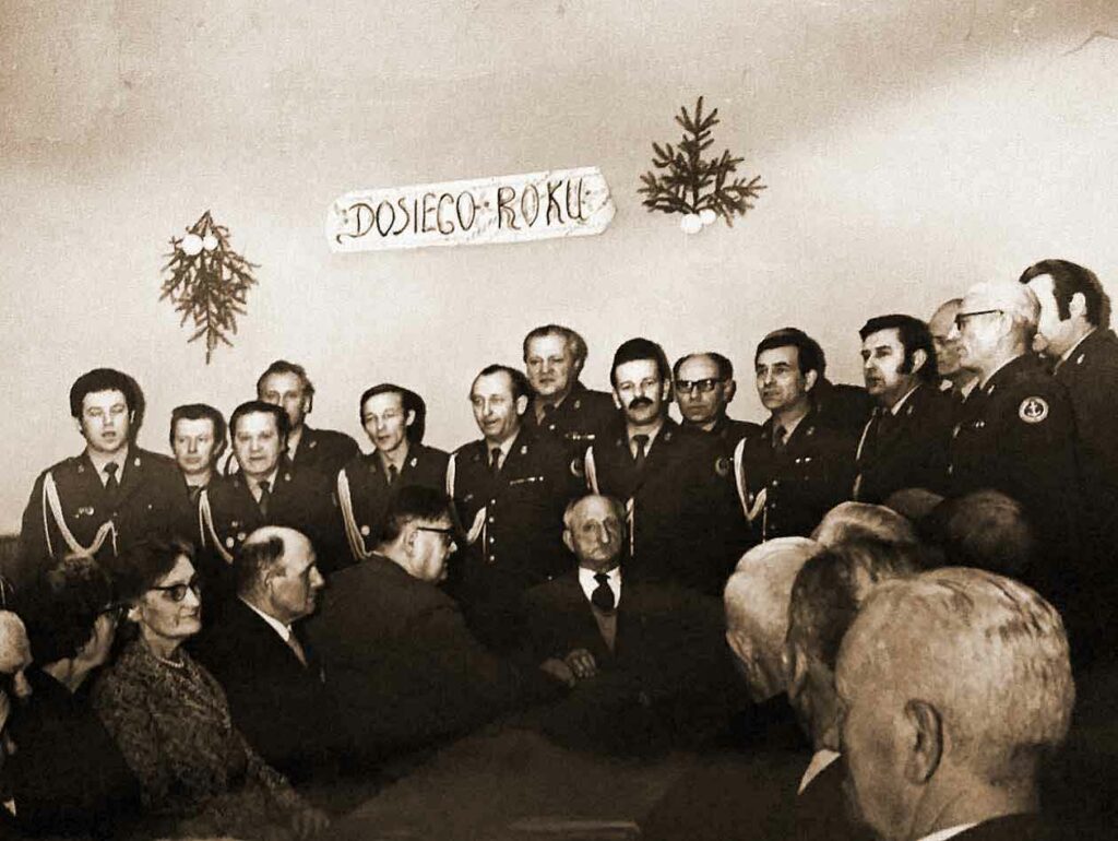 Jakub Zaporowski (siedzi przodem na środku w krawacie) - zdjęcie wykonane podczas spotkania powstańców z okazji 50 rocznicy w Słupsku w 1968 roku (zdjęcie udostępnił Dariusz Zaporowski)