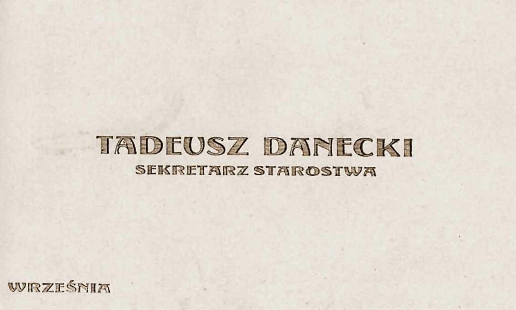 wizytówka Tadeusza Daneckiego z okresu (lata międzywojenne) w którym pełnił funkcję sekretarza starostwa w Starostwie Powiatowym we Wrześni (zdjęcie udostępnił Jan Szalaty)