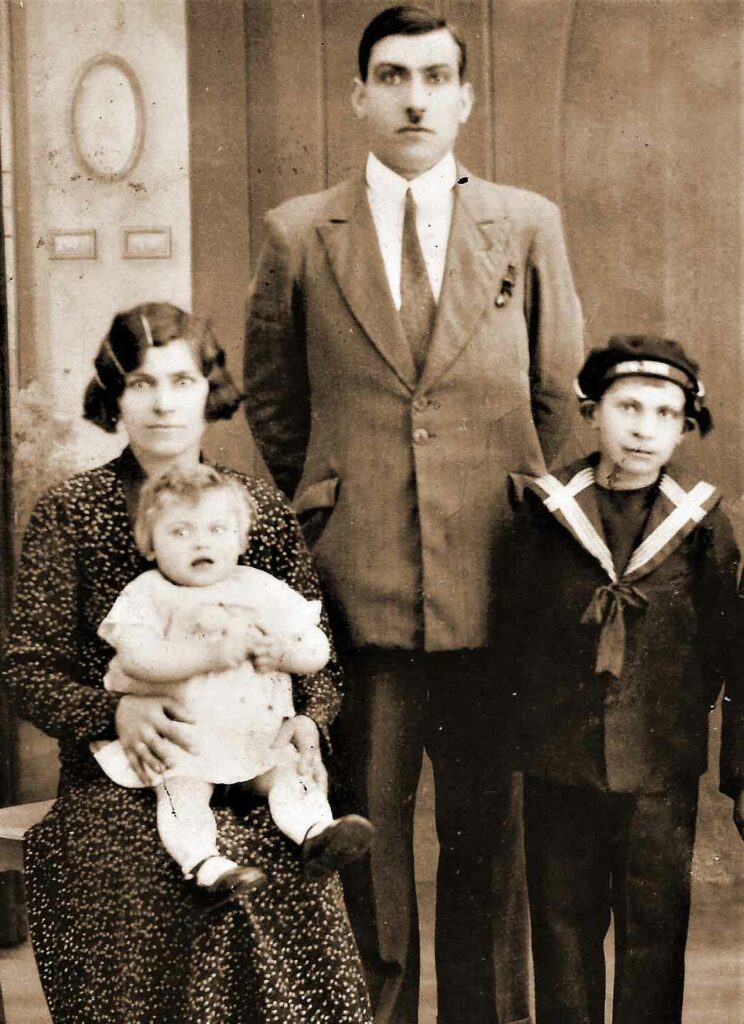 Jan Krzymiński z żoną Janiną z domu Rostkowska, synem Leonem i córką Heleną (zdjęcie udostępnił Marian Grabowski)