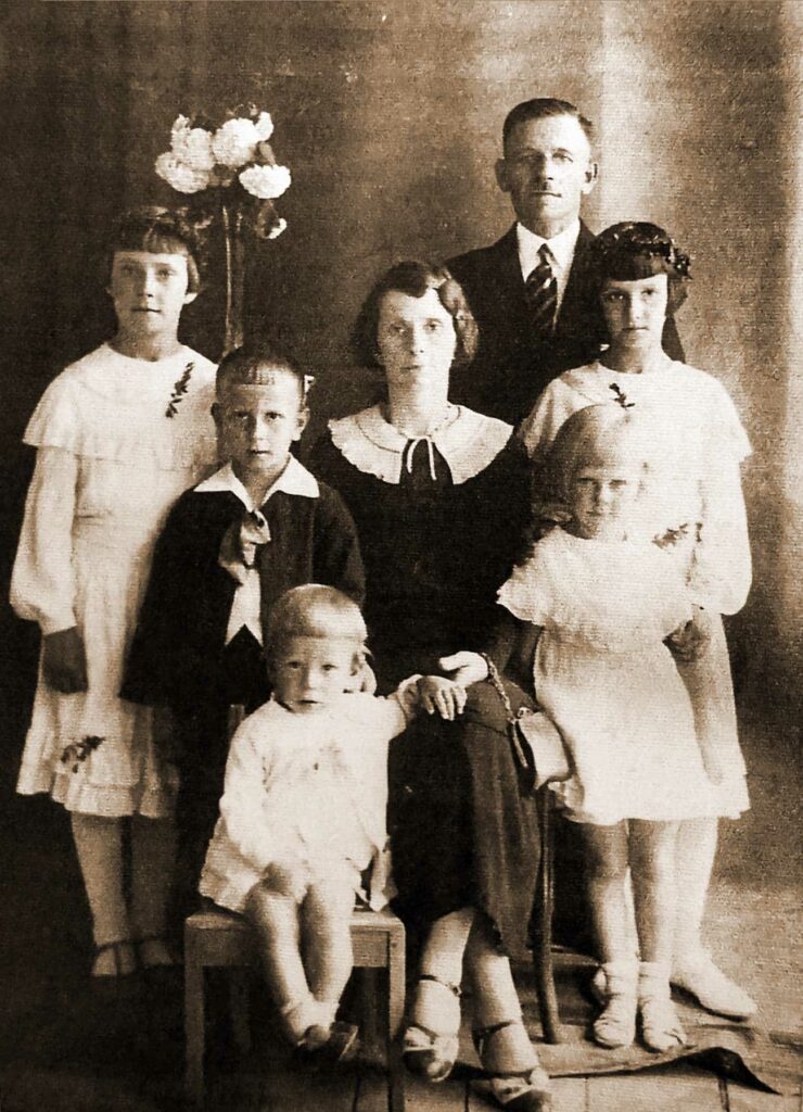 Wincenty Białecki z rodziną (zdjęcie udostępnił wnuk Powstańca - Andrzej Klebuch)