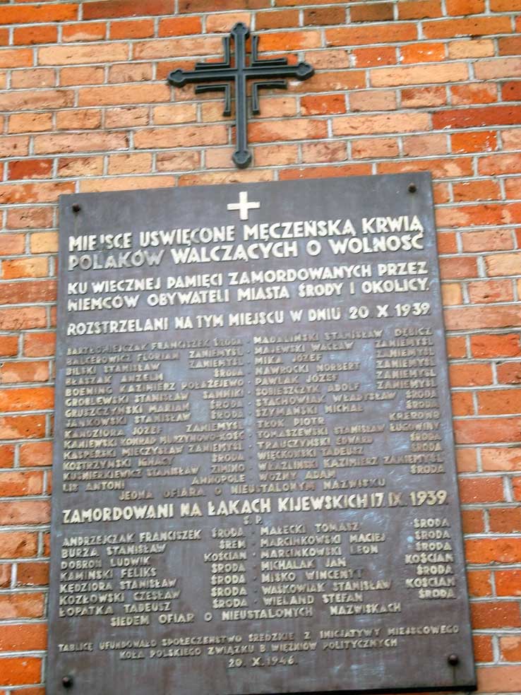 Wacław Majewski - tablica na gmachu sądu w Środzie Wielkopolskiej