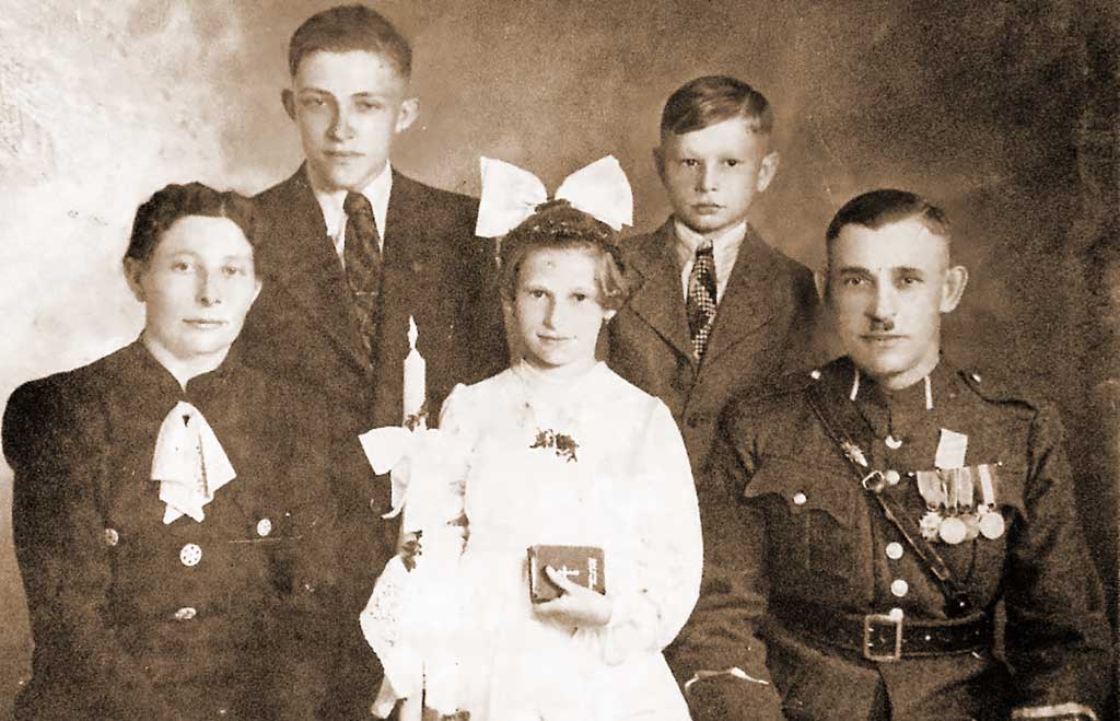 Ignacy Andryszak z żoną Marianną oraz dziećmi Wacławem (1923-1944), Heleną i Henrykiem