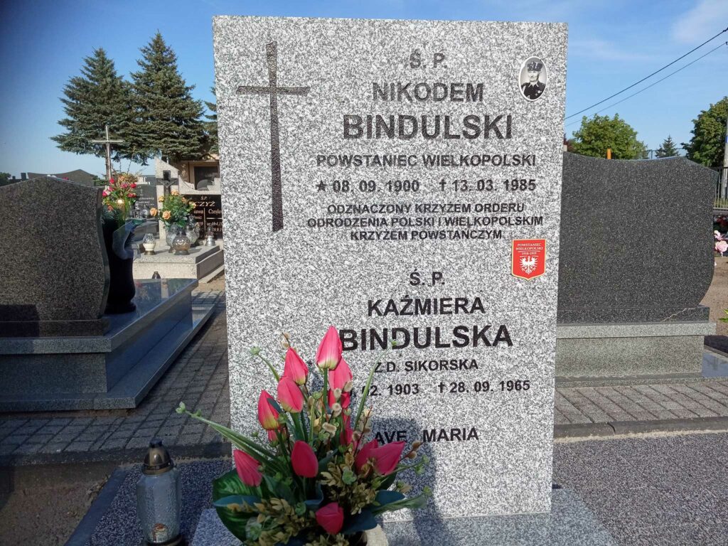 Nikodem Bindulski - cmentarz parafialny w Kaczanowie -  nowy pomnik (zdjęcie udostępnił Remigiusz Maćkowiak)