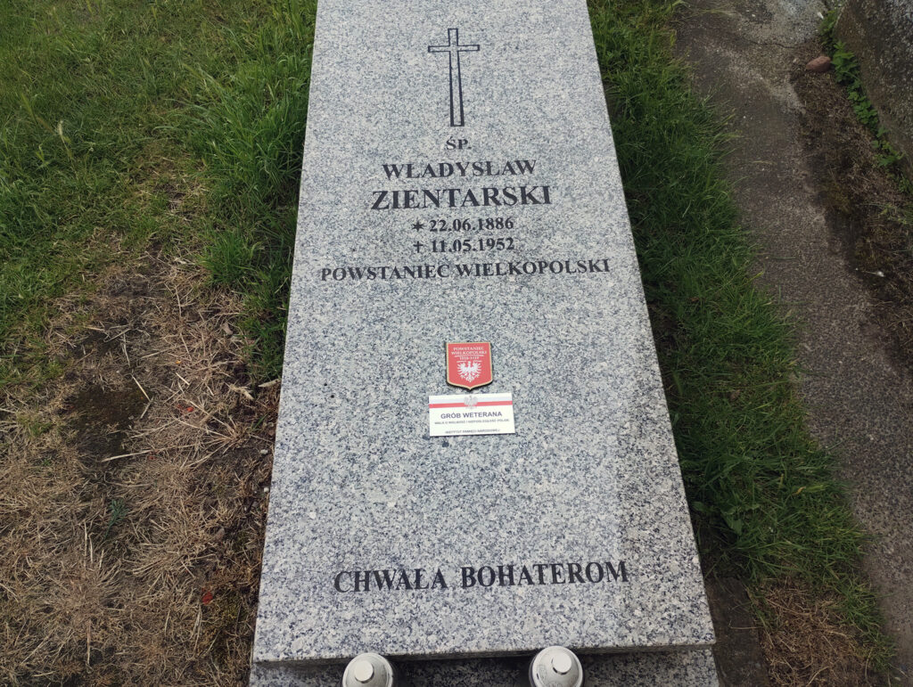 Władysław Zientarski - grób oznaczony przez IPN - pomnik ufundowany ze zbiórek przeprowadzonych przez Stowarzyszenie Kibiców Kolejorz FC Września - cmentarz parafialny we Wrześni (zdjęcie udostępnił Remigiusz Maćkowiak)