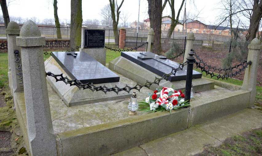 Alfred Chłapowski - pochowany przy kościele parafialnym w Bonikowie