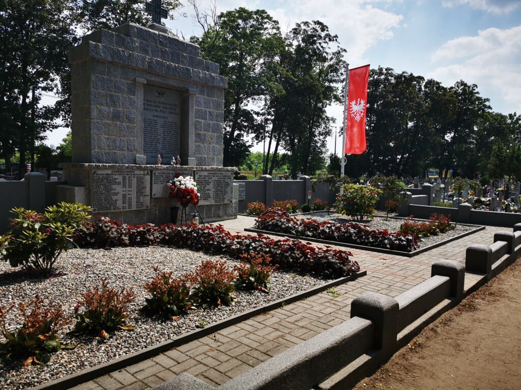 Zygmunt Sikora - pomnik na cmentarzu w Kcyni