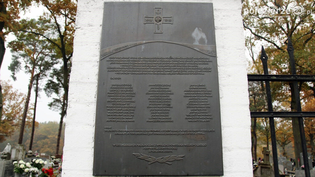 Franciszek Jerzak - tablica pamiątkowa na cmentarzu w Skokach
