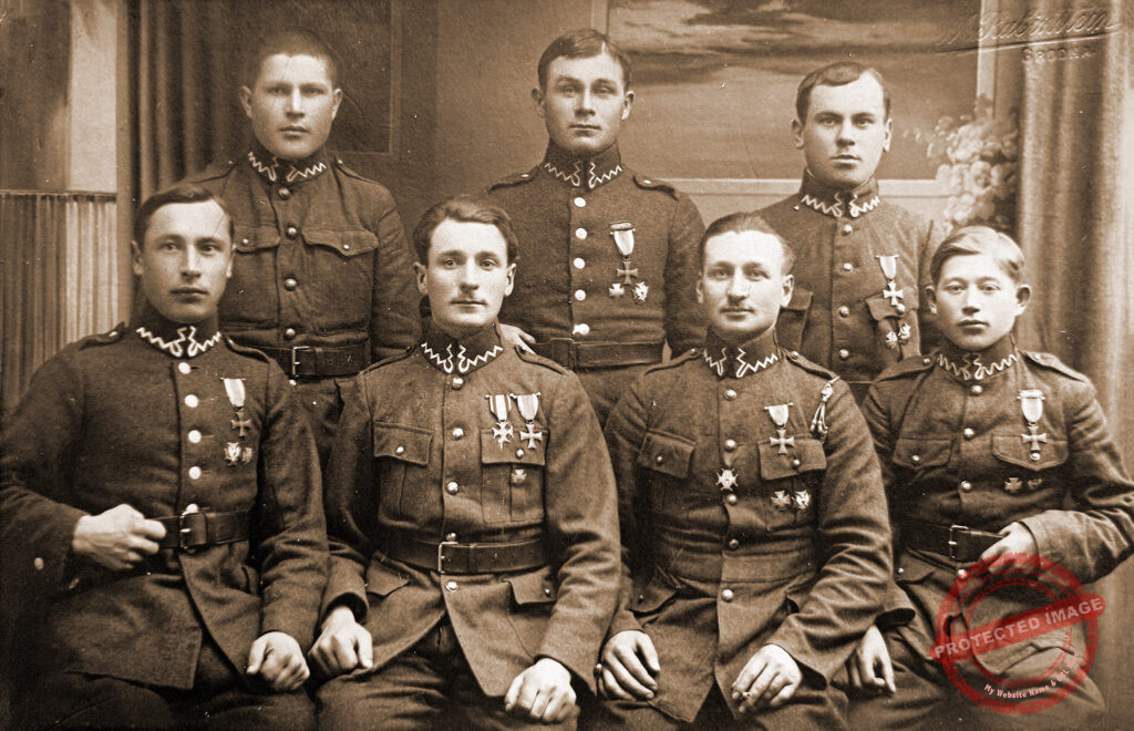 Wacław Surdyk (siedzi na dole drugi od lewej) - Grodno 1922 rok  (zdjęcie udostępnił Marek Daszkiewicz)